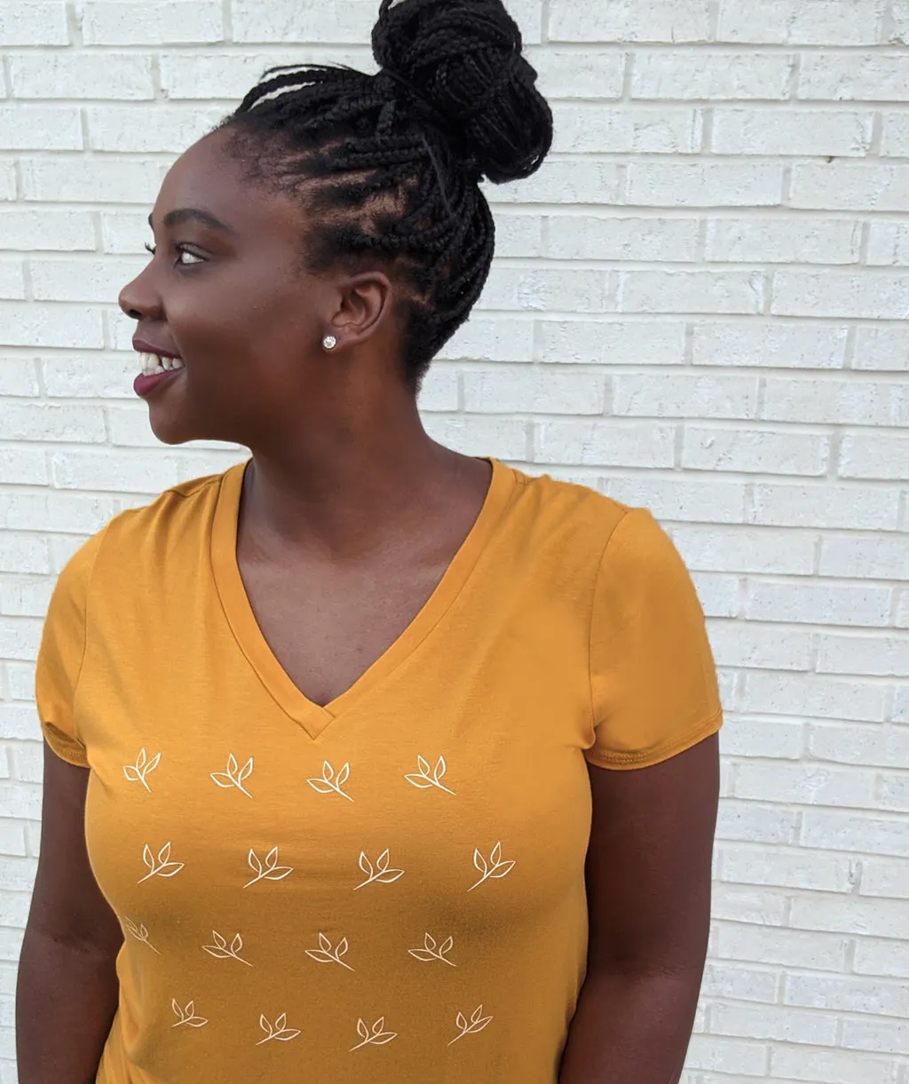 LOGO v-neck tee in Mustard