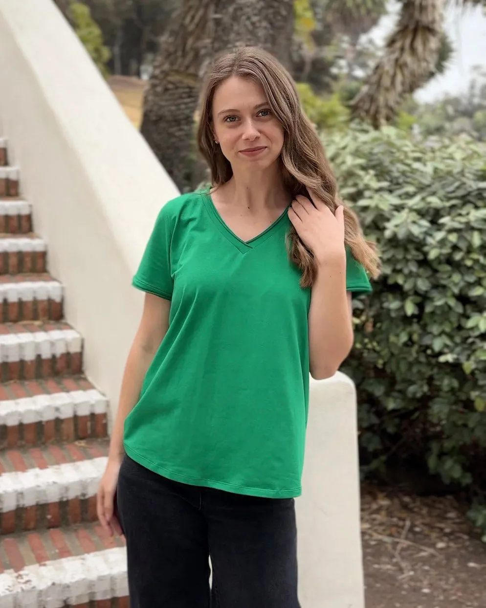 RIDGE v-neck tee in Leaf Green