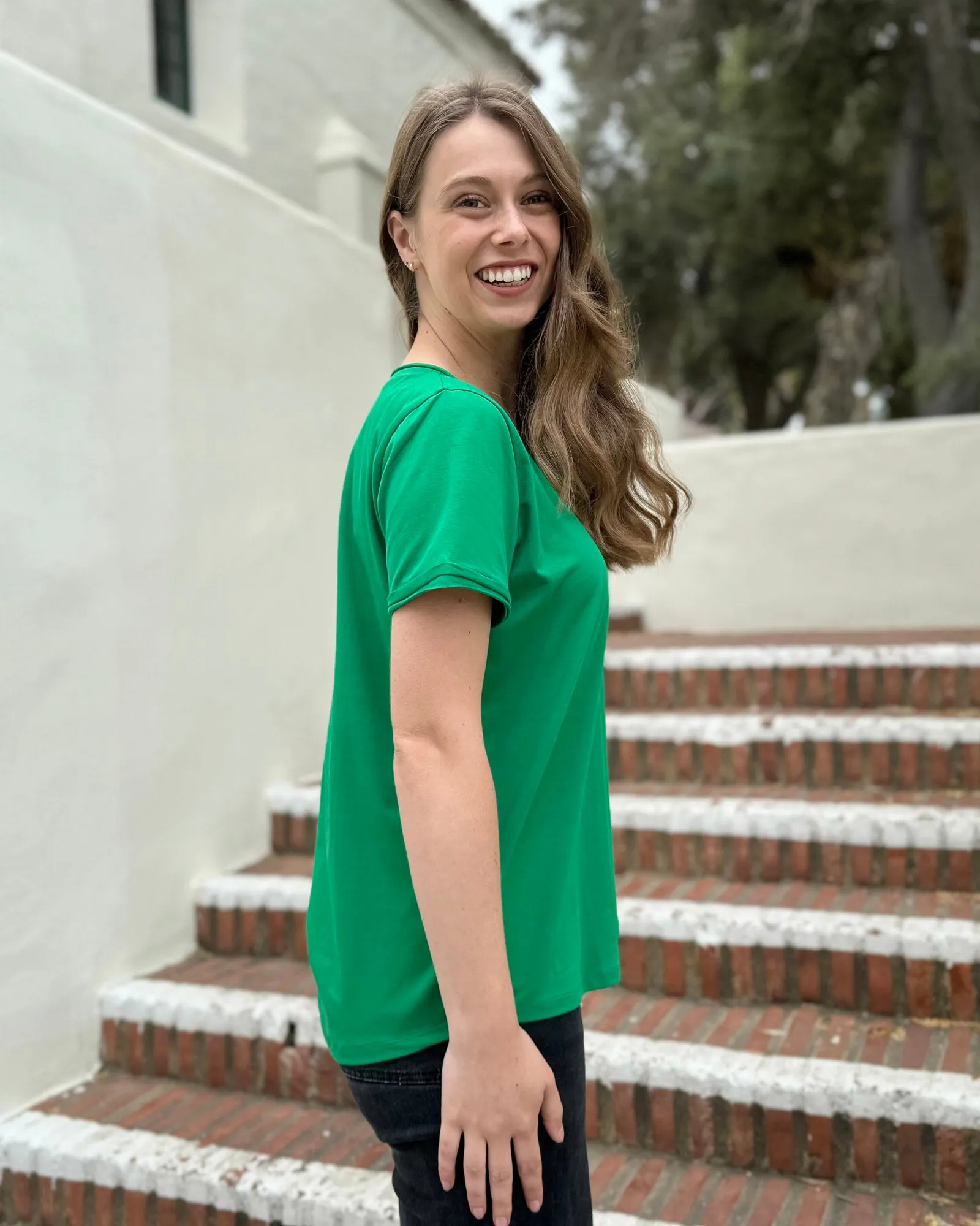 RIDGE v-neck tee in Leaf Green