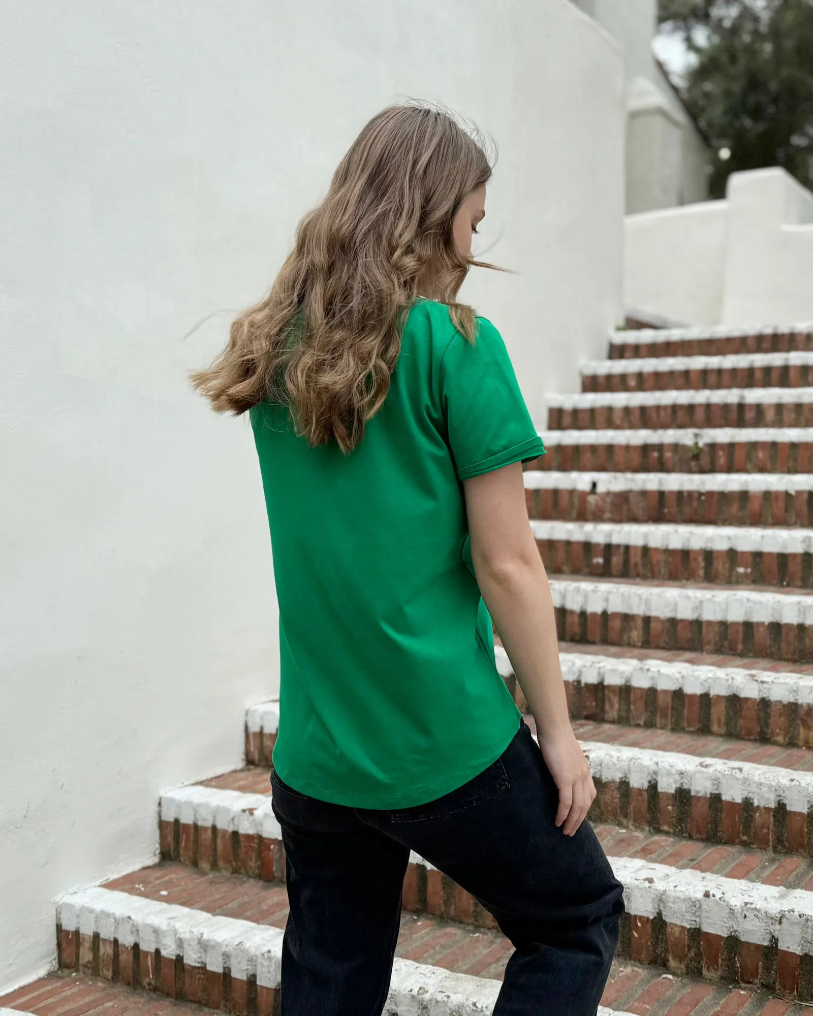 RIDGE v-neck tee in Leaf Green