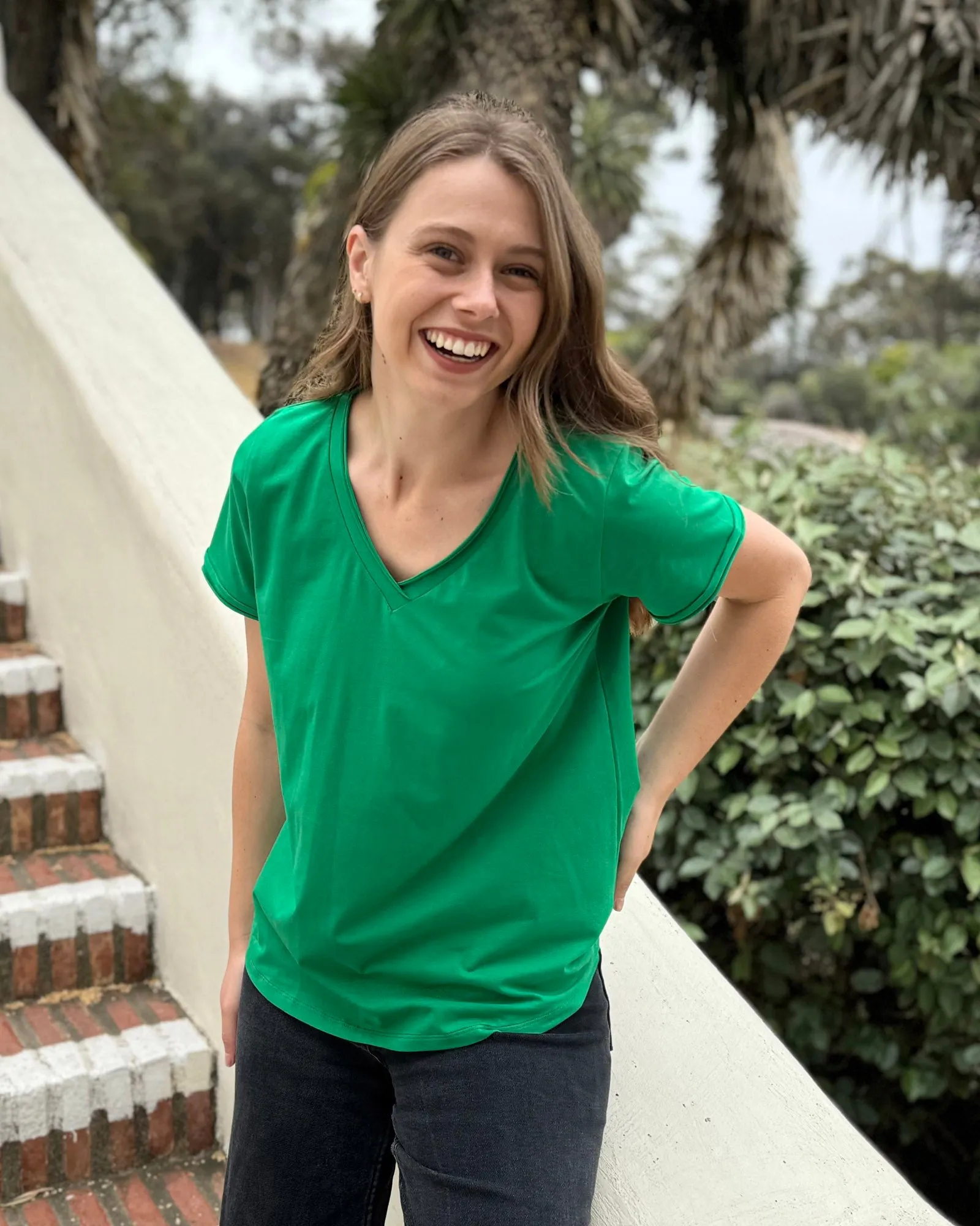 RIDGE v-neck tee in Leaf Green